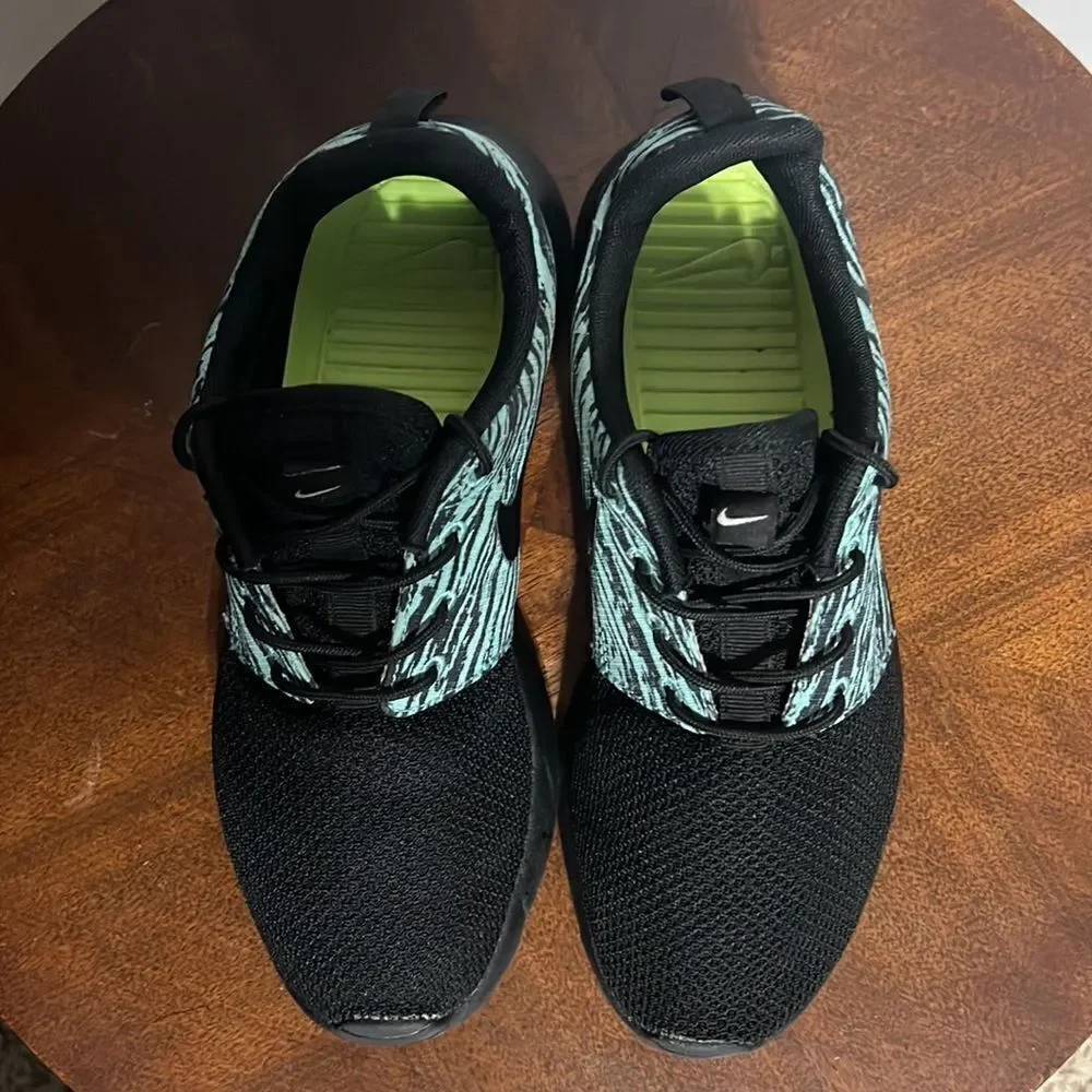 🔥🔥 NIKEiD Nike ROSHE RUN Shoes - Black/Mint - Women Sz 6 -‎ PERFECT Condition